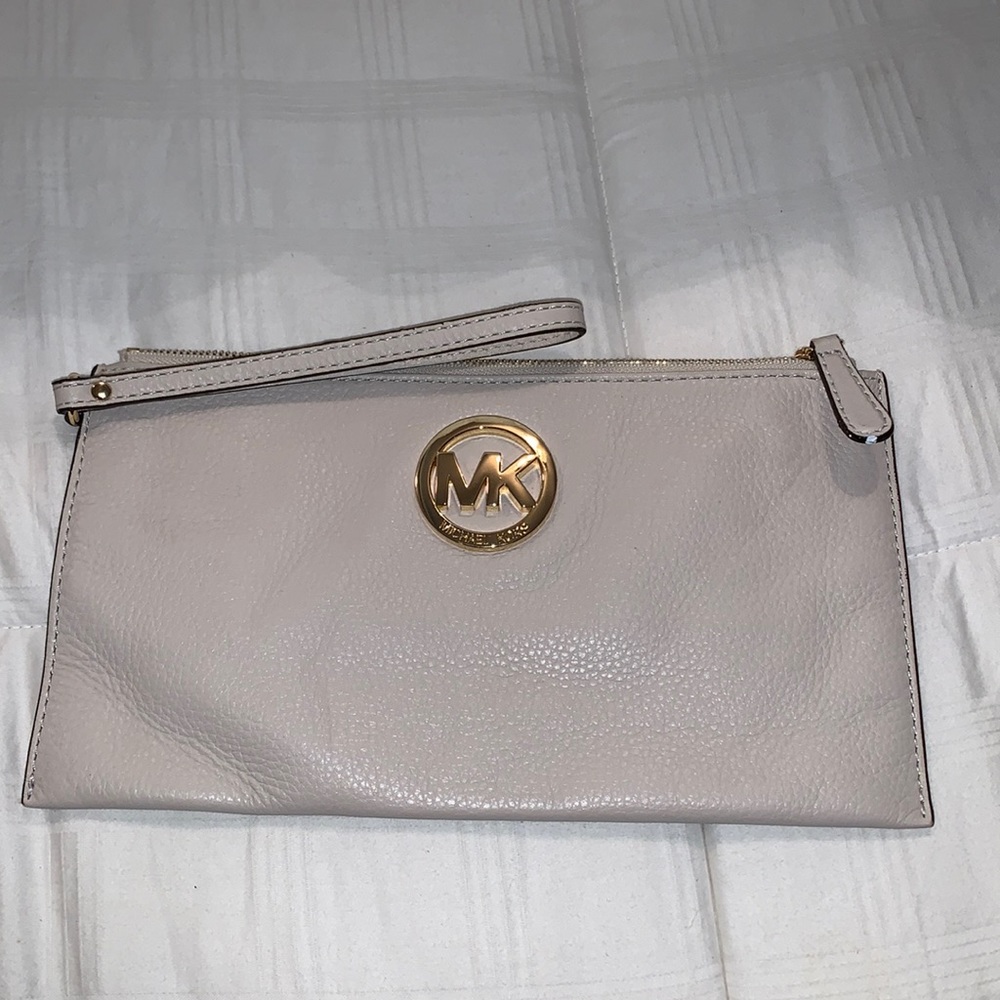 Michael Kors - Pebble Grain Leather Wristlet - Vanilla